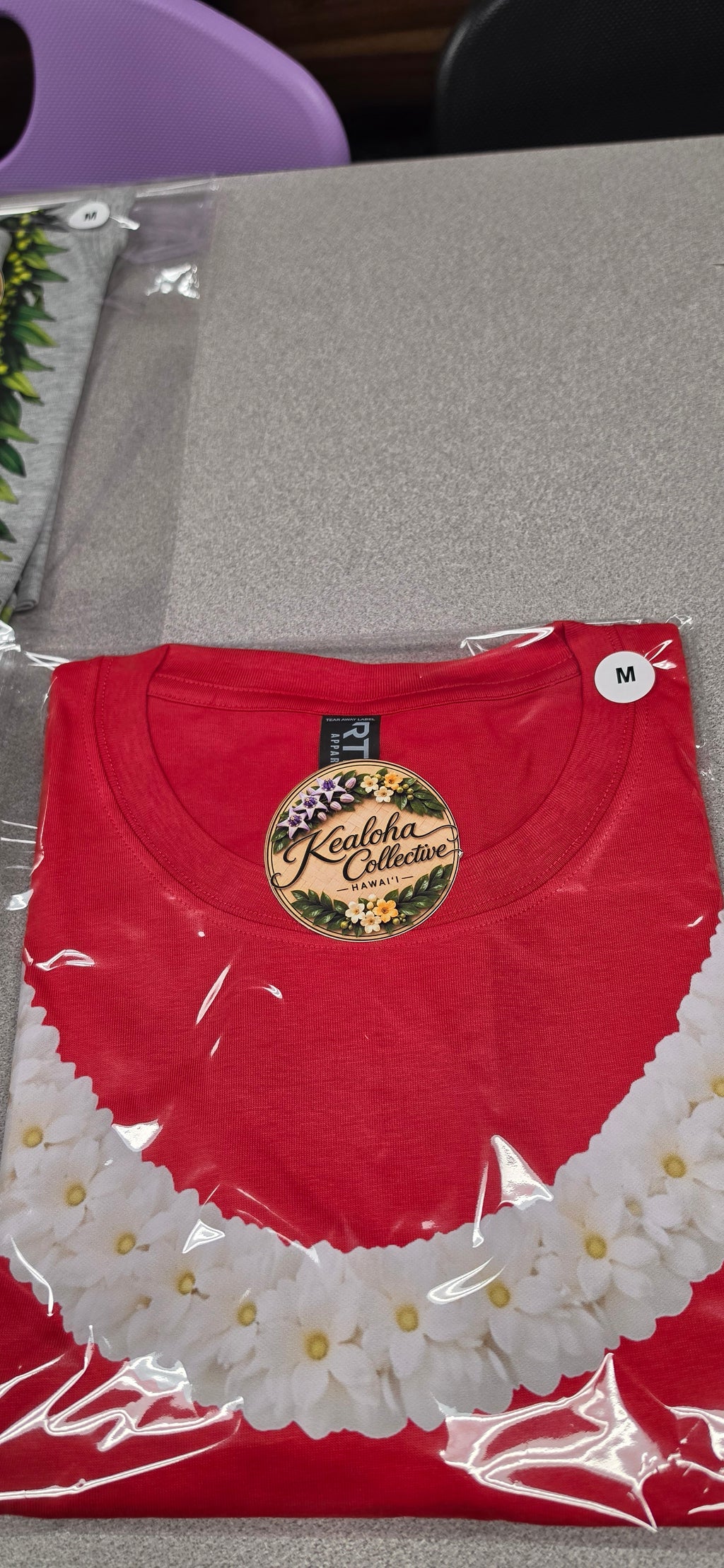 Shirt. Lei Print.