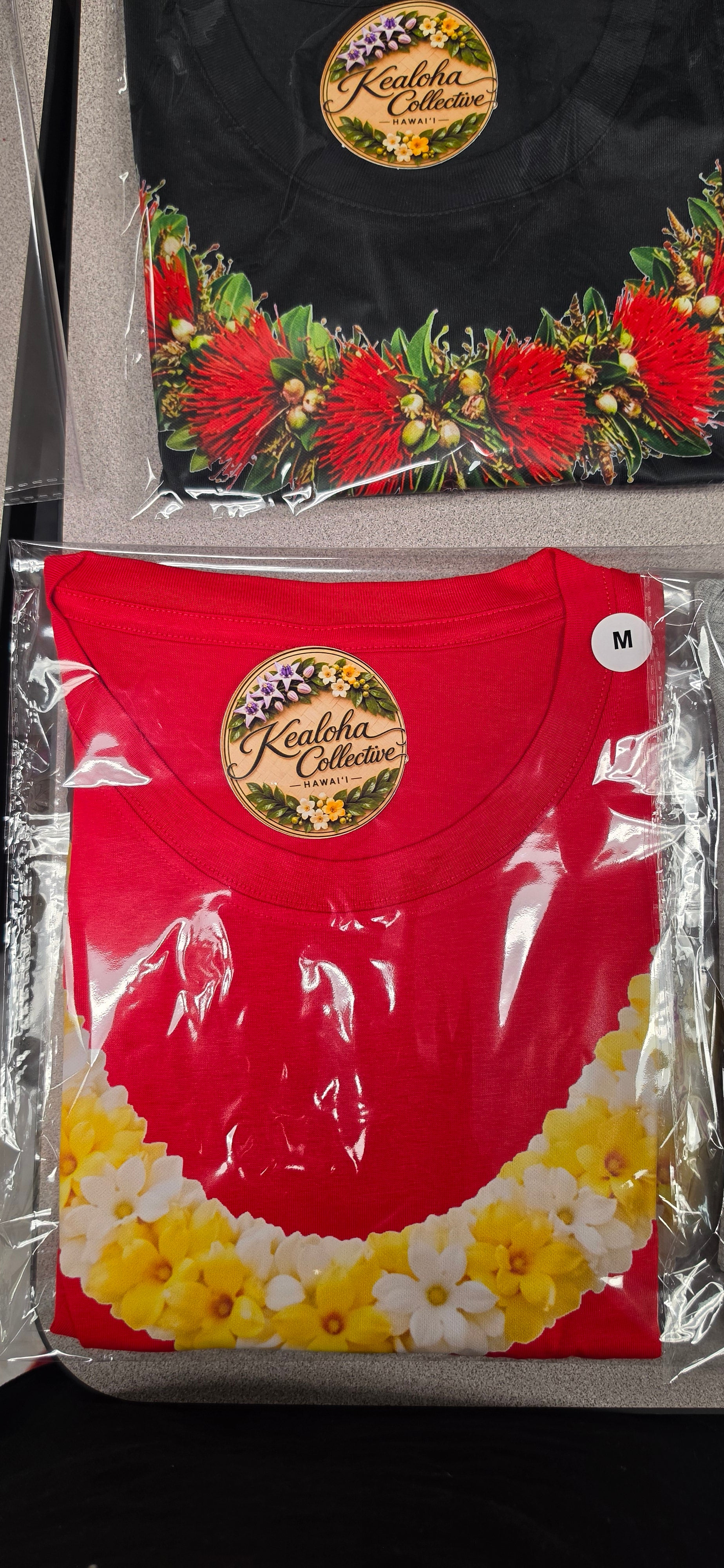 Shirt. Lei Print.
